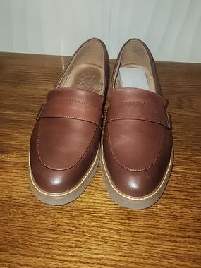 Naturalizer Adiline Cappuccino Brown Loafers with Modern Slip-On Design